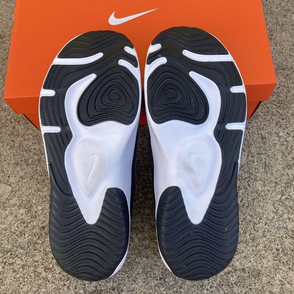 Nike Legend Essential 3NN - Black And White. Size 9.5 Mens - Picture 5 of 6